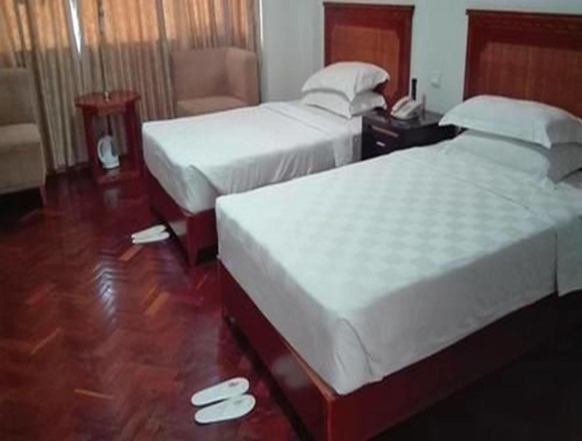 Myat Thinzar Hotel Oattara Thiri Buitenkant foto